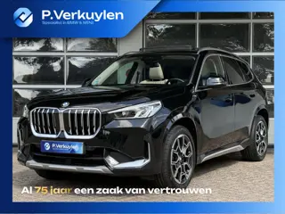 BMW X1 xDrive23i X LINE | PANORAMA | SPORTSTOELEN | ELEKTRISCHE STOEL | LEDER | 18 INCH LM VELGEN |