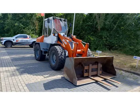 Atlas 86e met bak en vorken
