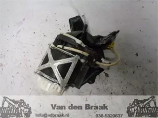 Volkswagen Eos 2006-2011 Gordelspanner links voorzijde