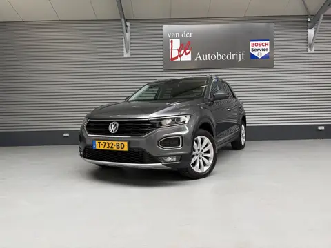 Volkswagen T-Roc 1.5 TSI SPORT/IQ LIGHT/ADAPTIVE/DODE HOEK/DIGI CP/CARPLAY/CAM/ENZ