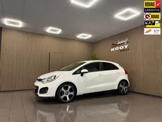 Kia Rio 1.2 CVVT World Cup Edition Plus * 66.887 km + NAP / Leder / Cruise control / LM Velgen / NL 