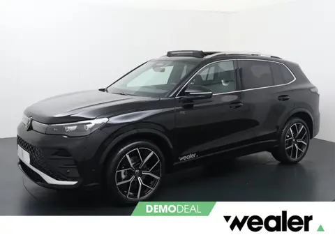 Volkswagen Tiguan R-Line-Edition 1.5 110 kW / 150 pk eTSI Automaat | Wegklapbare trekhaak | Panorama