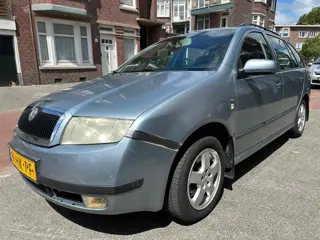 Skoda Fabia Combi 1.4-16V Elegance AUTOMAAT Nieuwe Apk Airco Cruise Pano Soms happert bij weg rijden