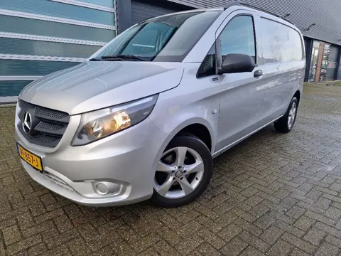 Mercedes-Benz Vito full options 100.000km dealer auto 1e eig cruise bumpers in kleur lm 3-pers clima