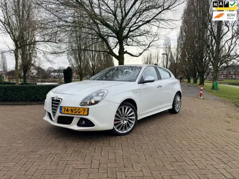 Alfa Romeo Giulietta 1.4 T Distinctive | MultiAir | Leer | Cruise | PDC | LUXE