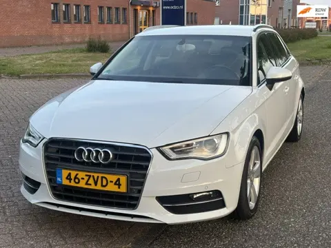 Audi A3 Sportback 1.4 TFSI Ambition Pro Line plus ECC BlueTooth Navi full map LMV 17" Cruise Bi-xeno