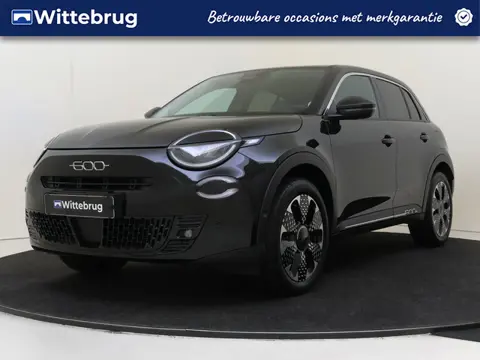 Fiat 600 1.2 Hybrid La Prima I AUTOMAAT I NAVIGATIE I ACHTERUITRIJCAMERA I PARKEERSENSOREN VOOR EN A