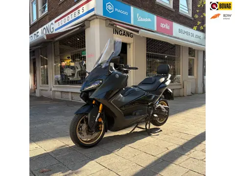 Yamaha Scooter TMAX 560 Tech MAX ABS Akrapovic
