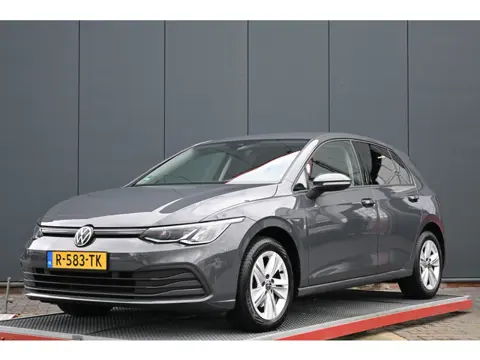 Volkswagen Golf 1.0 eTSI Life Business (bj 2022, automaat)