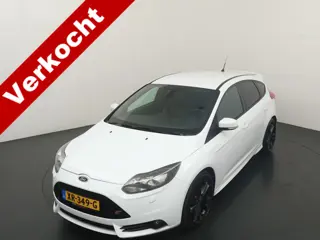 Ford Focus 2.0 250PK EcoBoost ST-3 | Recaro | Xenon | Camera | Sony | 19-inch | Leder | AGR |