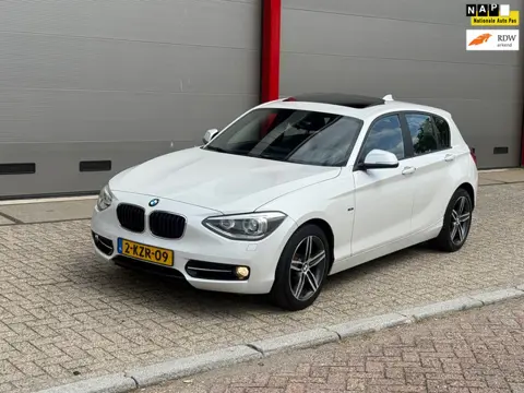BMW 1-serie 114i Business+ | dealeronderhouden | zeer lage km ! M-sport