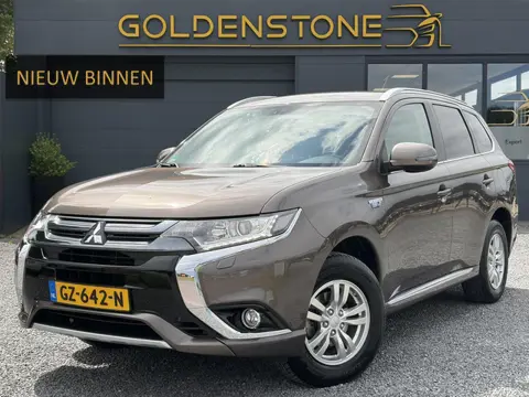 Mitsubishi Outlander 2.0 PHEV Business Edition 2e Eigenaar,Trekhaak,Camera,Keyless,Navi,Alcantara-Le