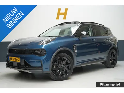 Lynk & Co 01 1.5 | Zwart optiek | 360 camera | Panoramadak | Navigatie | Memory | Apple CarPlay