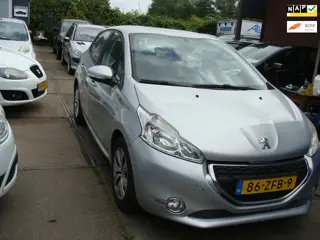 Peugeot 208 1.2 VTi Access airco navi 5 drs elek pak nap apk