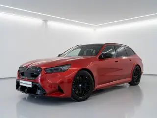 BMW M5 M5 Touring | Sakhir Orange Individual | Panorama | Trekhaak | Bowers & Wilkins | 7ME M-Driver