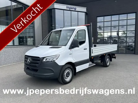 Mercedes-Benz eSprinter 320 L2 Select 81kWh / Snel laden 115kw / Open laadbak / Trekhaak / Distronic