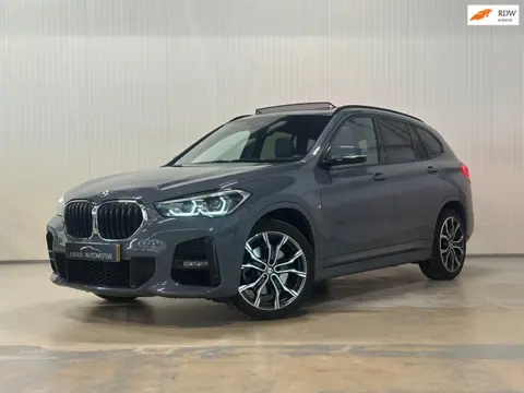 BMW X1 XDrive20i High Executive | M-SPORT | PANO | TREKHAAK | HARMAN KARDON