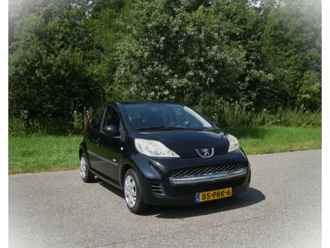 Peugeot 107 1.0-12V Millesim 200 . 5 Deurs . Airco . LMV . Elec ramen . enz