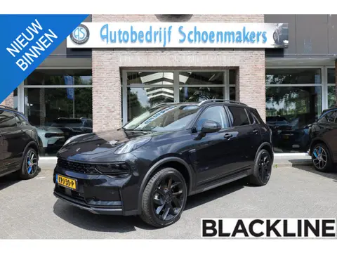 Lynk & Co 01 1.5 261PK! BLACKLINE! 6.6KWh 360-CAMERA PANO/SCHUIF INFINITY DAB NAVI CARPLAY STOELVERW