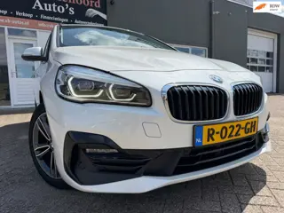 BMW 2-serie Gran Tourer 216i 7pers High Executive met parkeersensoren / camera en navigatie en bluet