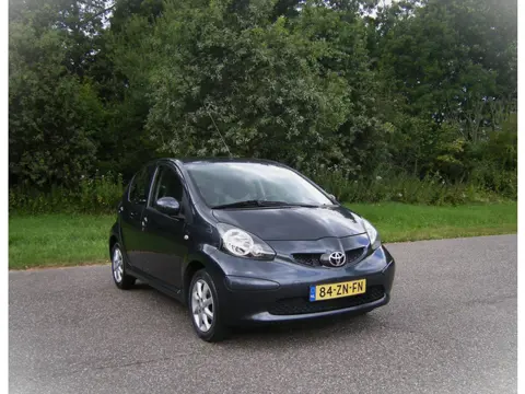 Toyota Aygo 1.0-12V + . 5 Deurs . Lichtmetalen velgen . Nieuwe kopling . enz