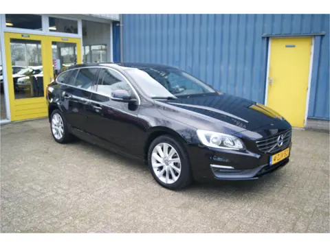Volvo V60 1.6 T3 Momentum, 150 pk, Navi, Trekhaak, MOOI!!!