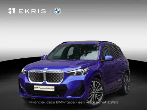 BMW iX1 eDrive20 M Sportpakket | Premium Pack | Trekhaak met elektrisch wegklapbare kogel | Glazen p