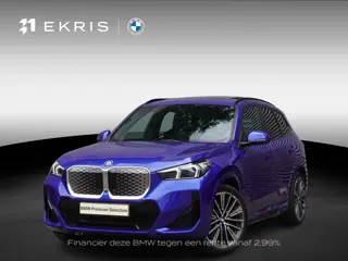 BMW iX1 eDrive20 M Sportpakket | Premium Pack | Trekhaak met elektrisch wegklapbare kogel | Glazen p