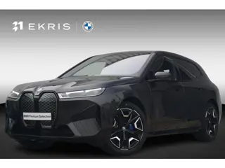 BMW iX xDrive40 M Sport / Trekhaak / Panoramdak Sky Lounge /  Driving Assistant Professional / Parki