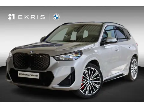 BMW iX1 eDrive20 | M Sportpakket Pro | Harman/Kardon | Panoramadak | Trekhaak