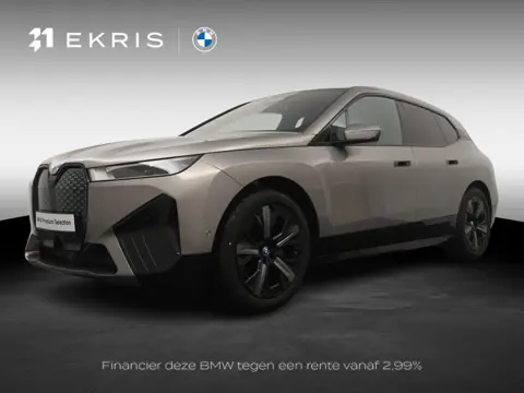BMW iX xDrive40 | SoH 100% | Sportpakket | Glazen Panoramadak Sky Lounge | Integral Active Steering 