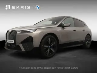 BMW iX xDrive40 | SoH 100% | Sportpakket | Glazen Panoramadak Sky Lounge | Integral Active Steering 