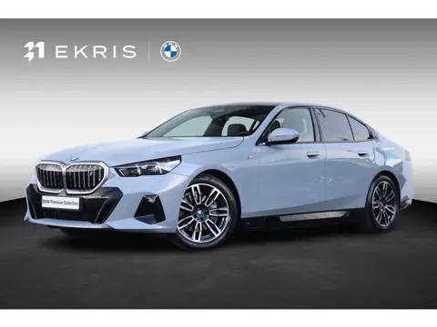 BMW i5 eDrive40 84 kWh | Soh 97% | M-Sport Pakket | Pano Dak | Trekhaak | Harman Kardon | Driving As