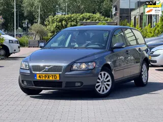 Volvo V50 2.4i Momentum | Automaat | Onderhoudhistorie | Airco | Cruise control | Half leder | 2 sle