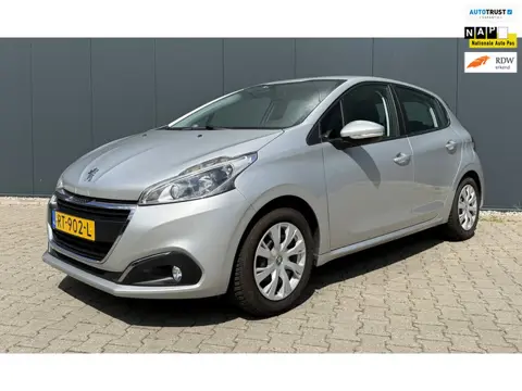 Peugeot 208 1.2 PureTech Blue Lion Airco Cruise Navi Trekhaak NAP