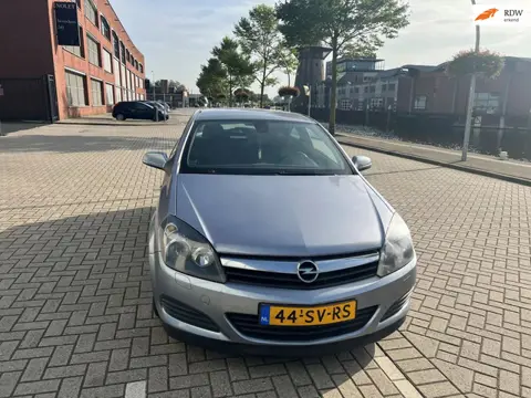 Opel Astra GTC 1.9 CDTi Executive