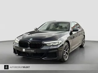 BMW 5-serie 545e xDrive M-Sport | Trekhaak | 19 inch | Camera | ACC | Carplay | Dealer onderhouden |