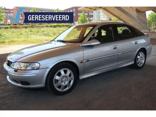 Opel Vectra 1.8-16V CDX Hatchback UNIEK! 1e eigenaar 12.505 km origineel