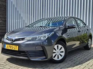 Toyota Corolla Sedan 1.6 / Stoelverwarming / Airco / PDC!