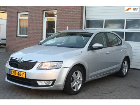 Skoda Octavia 1.6 TDI Greenline Ambition right hand drive. airco, licht metalen velgen, elektrische 