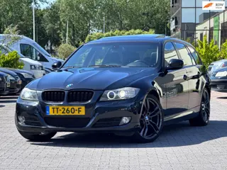 BMW 3-serie Touring 325i High Executive | Panoramadak | Memory leder stoelen | Trekhaak | Xenon | 18