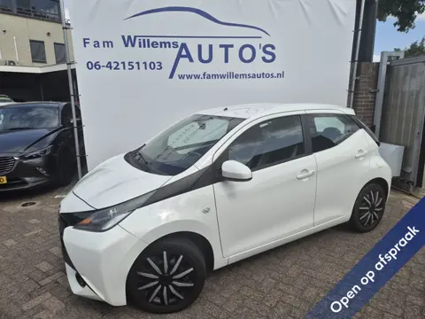 Toyota Aygo 1.0 VVT-i x-play Navi Camera nieuwe koppeling