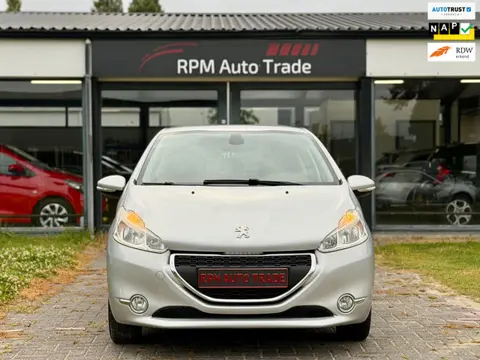 Peugeot 208 1.2 VTi Envy- Distributie vervangen- Navi- Sensoren- Cruise