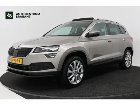 Skoda Karoq 1.5 TSI ACT Ambition Business (PANORAMADAK, STOELVERWARMING, NAVIGATIE, PARKEERSENSOREN)