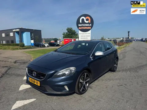 Volvo V40 | 2014 | 2.0 D4 R-Design Business | Export en handel | APK