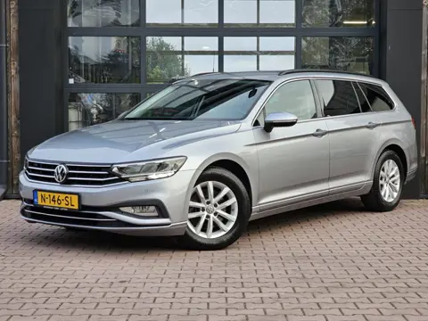 Volkswagen Passat Variant 1.5 TSI 150PK Comfort Business Automaat | LED | Navi | Trekhaak |  ACC | A