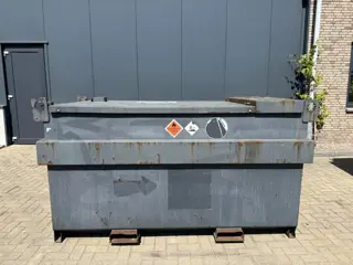 Kiwa IBC Steenbergen 2000 liter IBC Dieseltank Brandstoftank