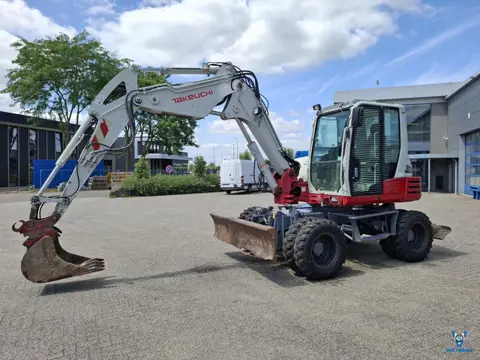 Takeuchi TB295W / WHEELED EXCAVATOR / 77KW / 10600 HOURS / AIRCO / 2013