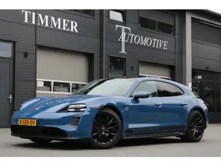 Porsche Taycan Sport Turismo GTS 93 kWh - Rode stiksel / gordels - Lederen Dashbord - Sport Chrono -