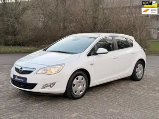 Opel Astra 1.4 Turbo Cosmo 5 deurs trekhaak